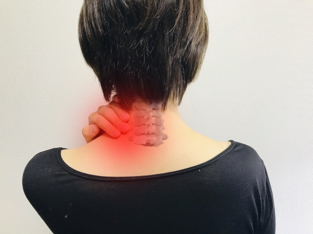 ストレートネックによる首の痛み